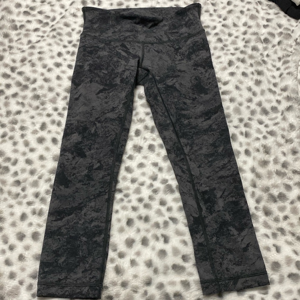 Women’s lululemon size 4 crop leggings